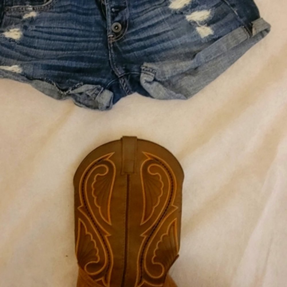 Jean, shorts - Picture 2 of 3